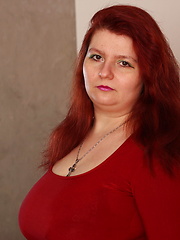 Big redhead woman puts her finger into own wet hole